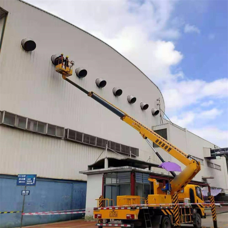 增城高空作业车出租服务：专业广告牌安装解决方案