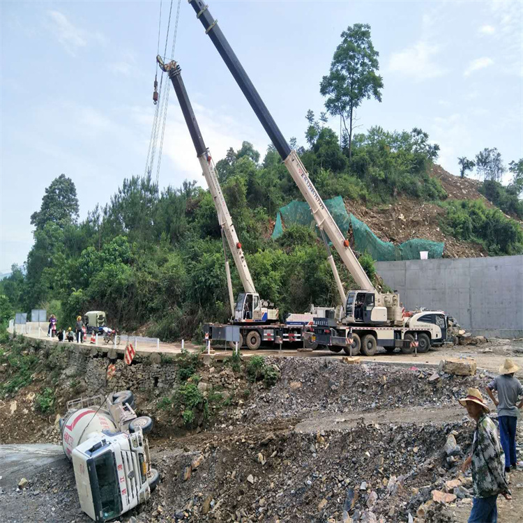增城汽车掉沟里叫吊车救援要多少钱